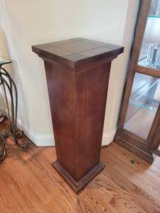 lot 50 image: Modern Contemporary Pedestal