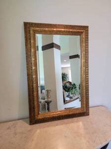 lot 15 image: Windsor Art Decorative Gilt Wall Mirror  18 x 30