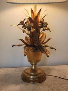 lot 61 image: Hollywood Regency Gilt Bouquet Table Lamp
