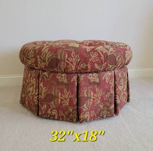 lot 62 image: Contemporary Tapestry Tufted Ottoman