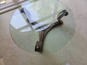 lot 16 image: Fine Arts Furniture Tuscan Scrolled Oak Cocktail Table