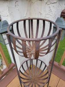 lot 81 image: Wrought Iron Tiered Standing Planter