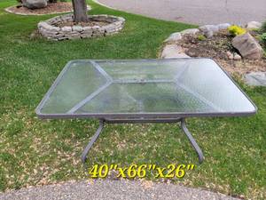 lot 125 image: Cast Aluminum Patio Table