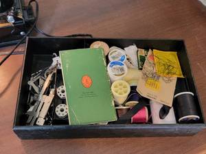 lot 35 image: Singer Feather Weight Sewing Machine & Components