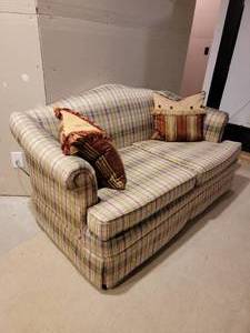lot 116A image: Classic Retro Plaid Two Cushion Loveseat, B