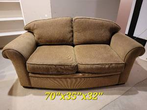 lot 167 image: Daytons Furniture Loveseat and Ottoman