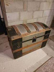 lot 169 image: Camel back Travelers Trunk