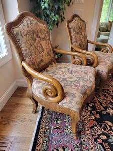 lot 19 image: Tuscan Contemporary Accent Chairs Set A