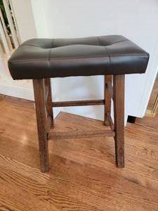 lot 231 image: Tufted Seat Saddle Stool
