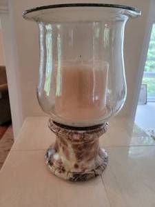 lot 323 image: Mocha Marble Base Candle & Metal Pedestal