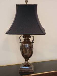 lot 38 image: Wildwood Cast Ducks and Cattails Table Lamp