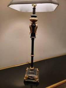 lot 54 image: Gold Accent Candlestick Table Lamp