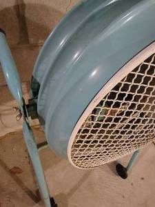 lot 399 image: Retro Powder Blue Westinghouse Stand Fan