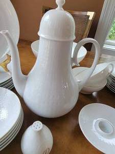 lot 203 image: Porcelain Rosenthal Romance Pattern Chinaware