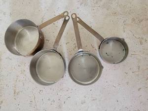 lot 204 image: Copper Measuring Pot Set