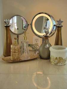 lot 381 image: Cosmetic Mirrors and Vanity Dcor