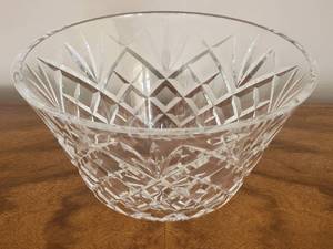 lot 174 image: Elegant Waterford Fine Crystal Bowl