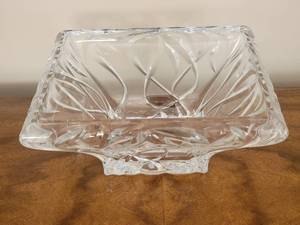 lot 173 image: Striking Fine Crystal Nut Bowl - Shannon by Waterford