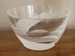 lot 172 image: Stunning Lenox Fine Crystal Vase Collection