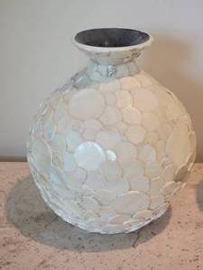 lot 282 image: Charming Rotund Vase Dcor Pair