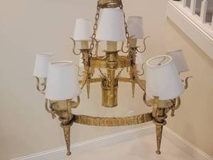 lot 278 image: Elegant Gold Gilt Chandelier