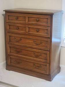 lot 70 image: Classic Vintage Bedroom Dresser