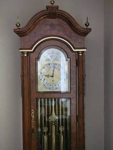 lot 10 image: Tall Case Floor Clock  Ridgeway Grandfather Clock Model 113