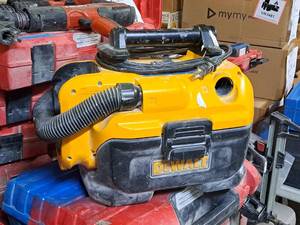 lot 14 image: DeWalt Heavy Duty 2-Gallon 18-20V CordlessCorded WetDry Vacuum DCV581H