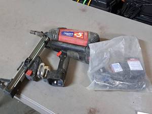 lot 44 image: Powers Trak-It c5 Fastener System with (2) Batteries and a Charger