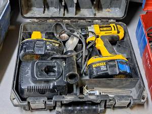lot 46 image: DeWalt Heavy Duty 12 18V DrillDriver DC987 with (2) Batteries, Charger and a Case