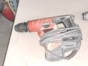 lot 49 image: Hilti 650W Hammerdrill TE6-C