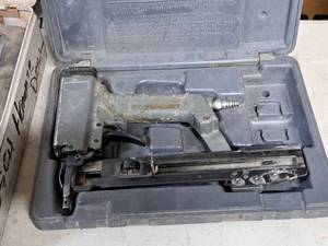 lot 54 image: Seneco Air Stapler SLS20 with Case