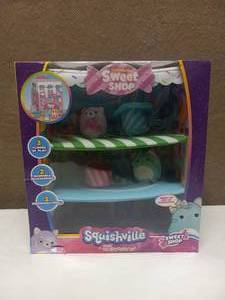 lot 8 image: NEW SQUISHMALLOWS SQUISHVILLE SWEET SHOP PLAYSET