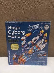 lot 9 image: NEW THAMES & KOSMOS MEGA HYDRAULIC CYBORG HAND