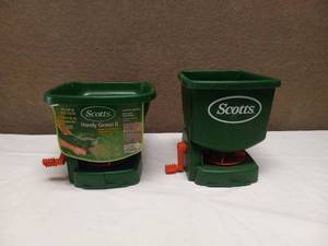 lot 18 image: 2 SCOTTS EASY HAND HELD SPREADERS