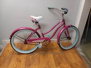 lot 29 image: HUFFY CRANBROOK CRUISER BIKE