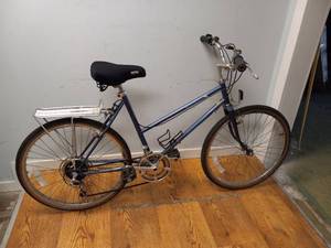 lot 33 image: SCHWINN MESA RUNNER BICYCLE