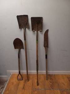 lot 19 image: SHOVELS AND BRUSH AXE