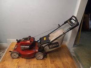 lot 21 image: TORO LAWN MOWER 7.25 190cc