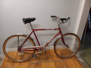lot 34 image: VINTAGE SCHWINN COLLEGIATE 3 BICYCLE