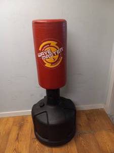 lot 48 image: CENTURY WAVEMASTER PUNCHING BAG