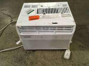 Vissani 6000 BTU Window Air Conditioner    Customer Returns See Pictures