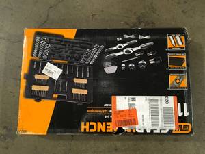 GEARWRENCH SAEMetric Ratcheting Tap and Die Set (114-Piece) Customer Returns See Pictures