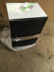 VEVOR 110 lb.  24 H Commercial Ice Maker with 39 lb. Bin Freestanding Professional Refrigeration Equipment in Silver   Customer Returns See Pictures