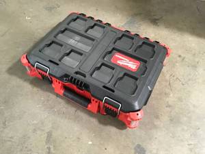 Milwaukee PACKOUT 22 in. Medium Red Tool Box with 75 lbs. Weight Capacity Customer Returns See Pictures