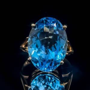 lot 26 image: Southern Estate Find Large Oval Blue Topaz Solitaire Statement Estate Split Shank Ring in Yellow Gold - Vibrant Color