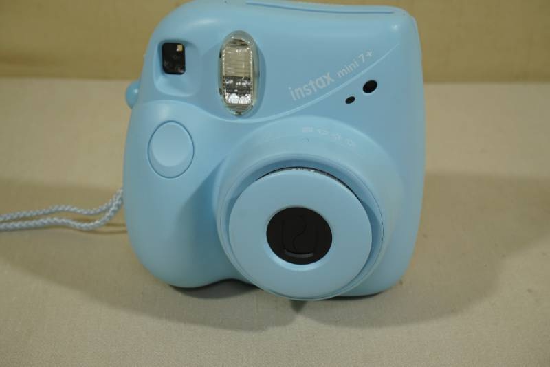 Fujifilm Instax Mini 7+ Instant Camera Blue | Isanti Assortment