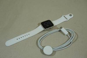 lot 5 image: Apple Watch SE 40mm Smart Watch with GPS White Band