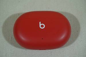 lot 8 image: Beats Studio Buds Red