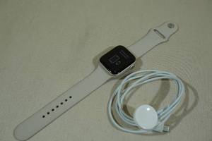 lot 19 image: Apple Watch Series 7 45mm GPS Smart Watch
